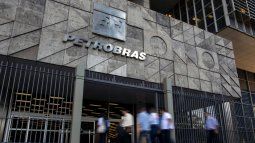 Petrobras votó a favor de cambiar sus estatutos, lo que, según dos fuentes calificadas, allanaría el camino para que los políticos ocupen cargos de alto rango en la compañía.
