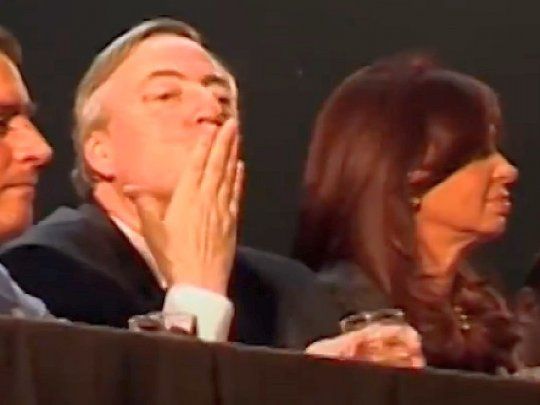 Nestornauta. El acto de la JP en el Luna Park fue convocada para escuchar a Néstor Kirchner. Pero por una reciente operación, no pudo hablar.
