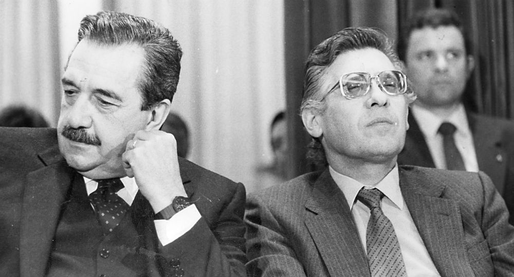 1988. El entonces presidente Raúl Alfonsín y su ministro de Economía Juan  Sourrouille.