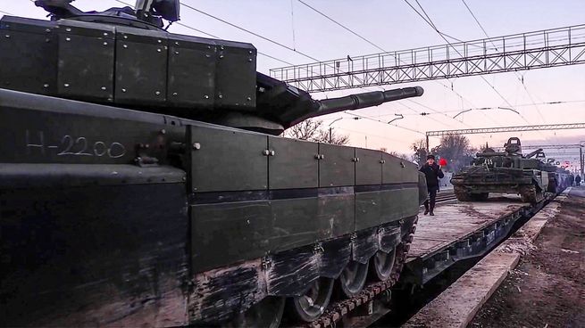 Imágenes proporcionadas por el Ministerio de Defensa de Rusia sobre la retirada de tropas en la frontera con Ucrania.