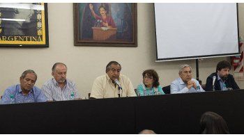 ámbito.com | Sergio Palazzo (Bancaria), Hugo Yasky (CTA), Héctor Daer (CGT), Sonia Alesso (CTERA) y  Nicolás Trotta, rector de la UMET.