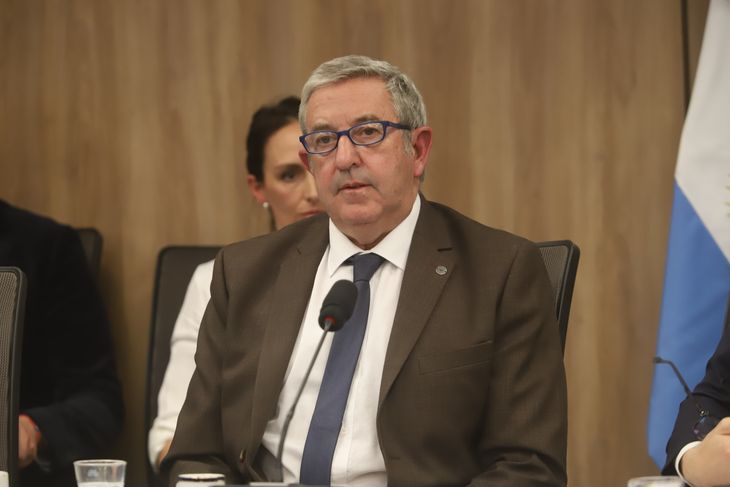 El diputado Julio Cobos presentó un nuevo proyecto de ley para legalizar la eutanasia y la muerte asistida en Argentina. El diputado Julio Cobos presentó un nuevo proyecto de ley para legalizar la eutanasia y la muerte asistida en Argentina.