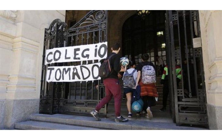 Hay muchos adultos de partidos políticos que hacen campaña adentro de las escuelas pero les falta información en el tema, dijo Acuña