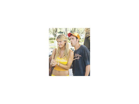 «Una esposa de mentira», con Adam Sandler, fue el único título exitoso en los últimos meses en los EE.UU.