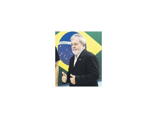 Luiz Inácio Lula da Silva se jugó a fondo en favor de su candidata, Dilma Rousseff. No logró cerrar el pleito electoral en primera vuelta, pero el peso de su figura fue decisivo y lo será en el balotaje.