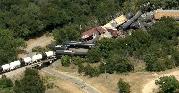 El descarrilamiento se trató como una situación de materiales peligrosos