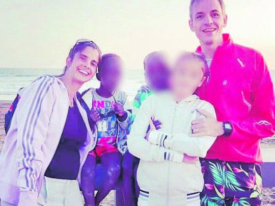 Abandonados. Los hermanitos africanos fueron dejados en una comisaría de Bahía Blanca.