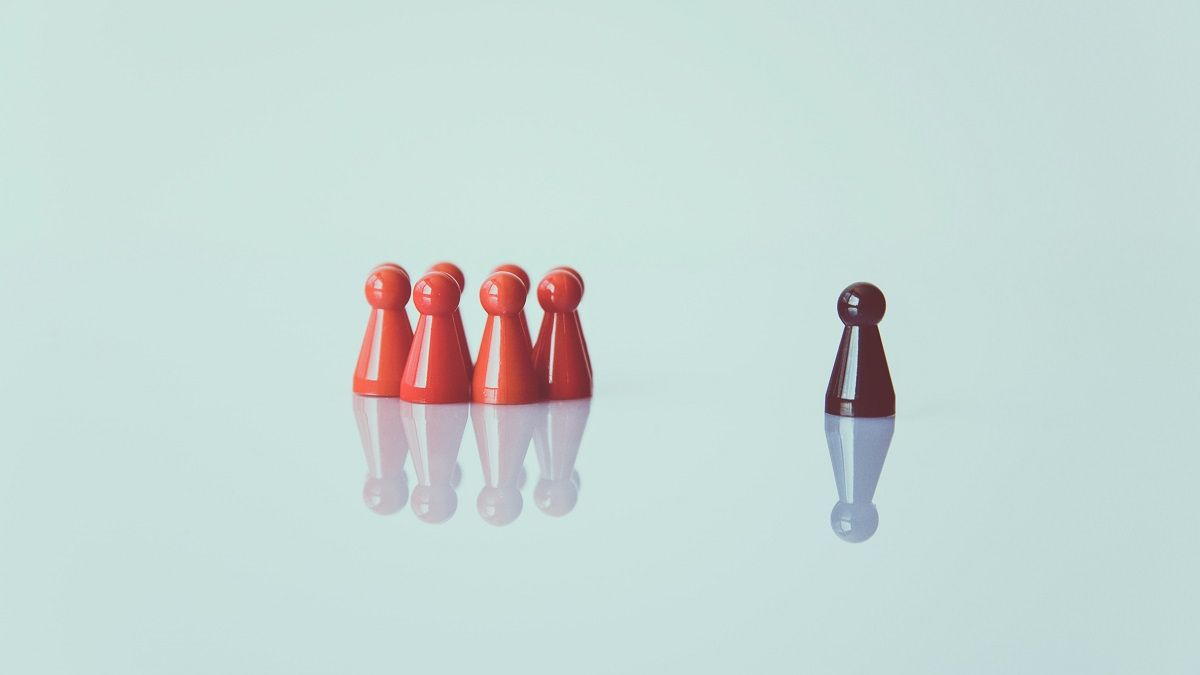 When the human becomes slogan: leadership in crisis
