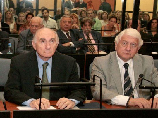 El expresidente Fernando de la Rúa y los exsenadores acusados en el juicio por las coimas en el Senado fueron absueltos en diciembre de 2013 por el Tribunal Oral Federal 3, que leyó la sentencia en Comodoro Py