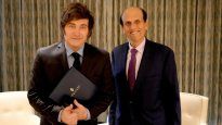 Milei estuvo acompañado por el ministro de Economía, Luis Caputo, y el embajador argentino en EEUU, Alejandro Oxenford.