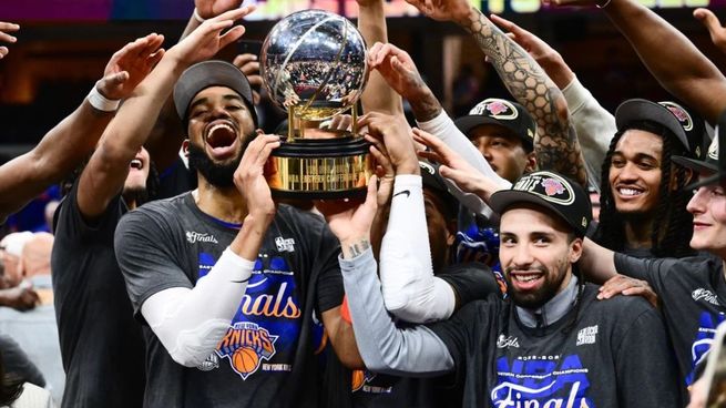 Con Jalen Brunson como líder y figura a lo largo de la serie, el equipo dirigido por Mike Brown construyó una campaña memorable. Del otro lado, ni el talento de Victor Wembanyama alcanzó para unos Spurs que pelearon hasta el final pero no pudieron evitar la consagración rival. Así, Nueva York vuelve a lo más alto del básquet mundial y pone fin a una de las sequías más largas de la historia de la liga.