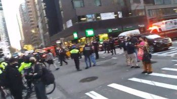 Incertidumbre y temor en Nueva York: un auto atropelló a decenas de personas en una protesta.