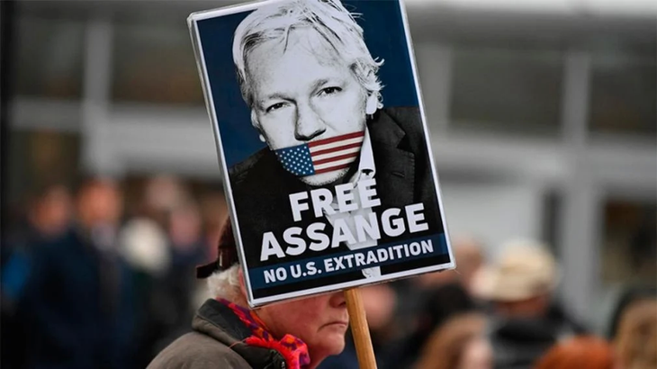 Cristina Kirchner se reunió con referentes de WikiLeaks que reclaman la  liberación de Assange