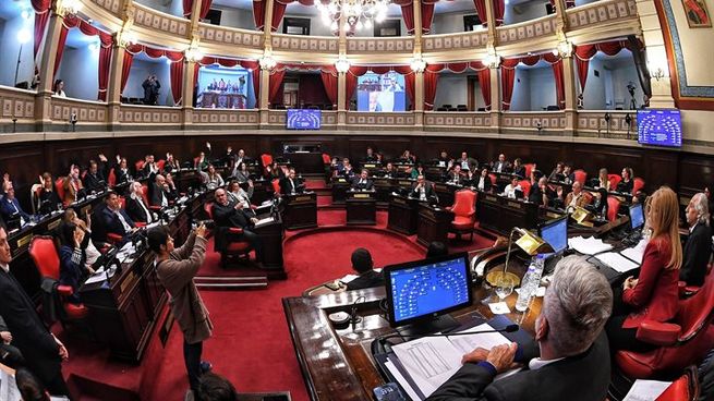 El Senado bonaerense avaló las reelecciones indefinidas de los legisladores provinciales.