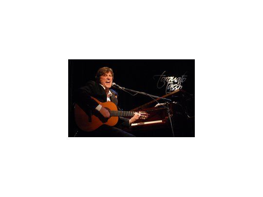Amado Boudou se animó una vez más a la guitarra