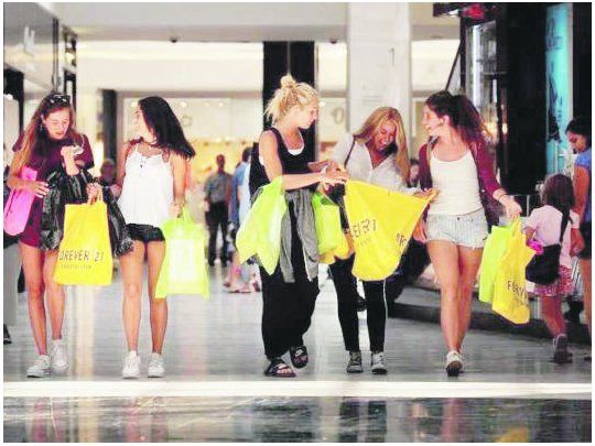 Expectativa. Las provincias buscan replicar en sus comercios las imágenes que hace un par de años eran exclusivas de la realidad diaria de países como Chile, Paraguay o Brasil.