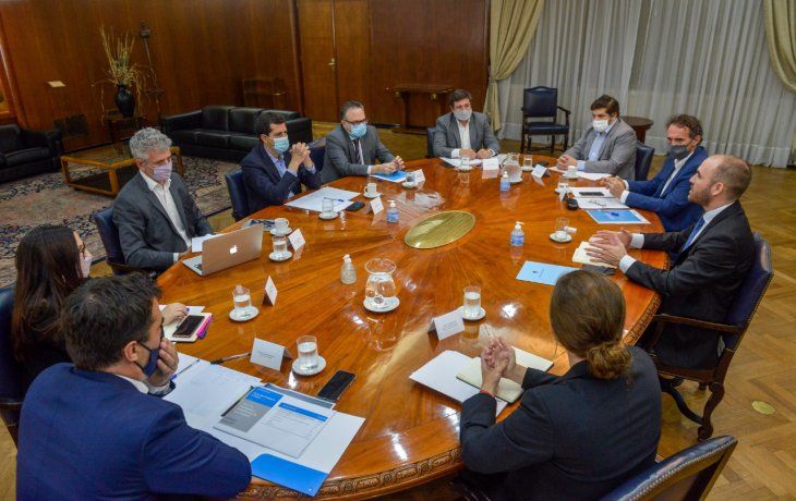 El gobierno se reúne para pensar el plan de inversión en infraestructura.