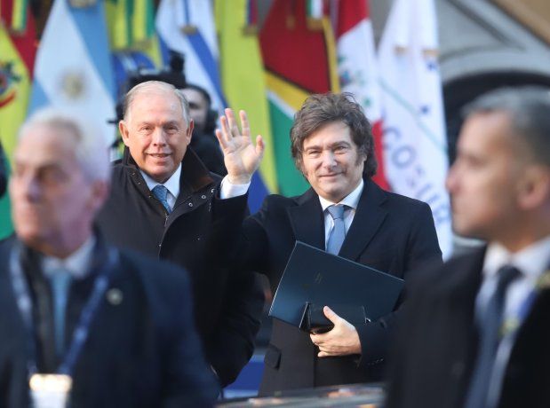 Javier Milei encabezó la 66° Cumbre del Mercosur y traspasó el mando a Brasil. Javier Milei encabezó la 66° Cumbre del Mercosur y traspasó el mando a Brasil.