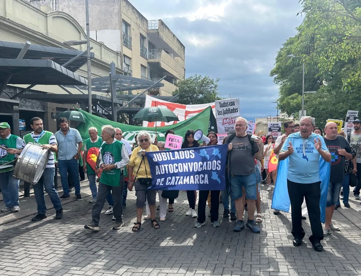 Las calles céntricas de San Fernando del Valle de Catamarca fueron el escenario de la protesta. Las calles céntricas de San Fernando del Valle de Catamarca fueron el escenario de la protesta.