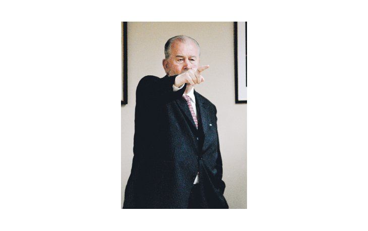 Daniel Passarella tuvo una noche de furia y hasta le pidió la renuncia a Julio Grondona, quien minimizó las cosas: «Fue una reunión normal», dijo el presidente de AFA.