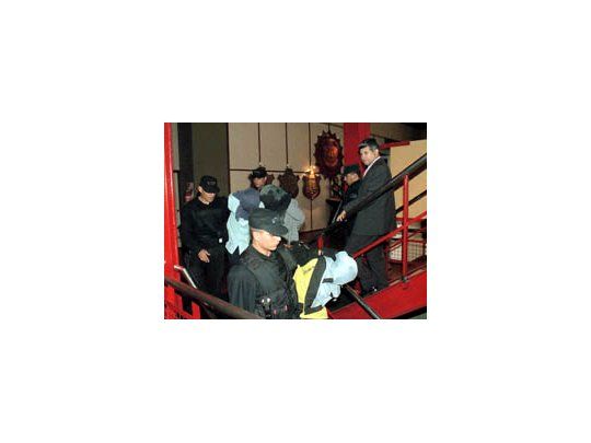 Carlos Díaz, Sergio Maidana y Mauro Ibáñez, los tres detenidos el sábado  la noche en una pensión de la provincia de San Luis, fueron trasladados a Córdoba -que protagonizó el operativo de captura-. Ayer, por la tarde, llegaron al Aeroparque Jorge Newbery para ser indagados por el fiscal de la causa, Jorge Sica.