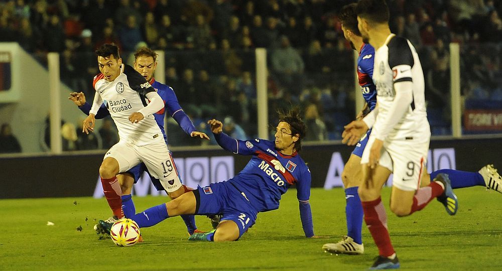 San Lorenzo dio un primer paso con dudas, pero rescató un ...