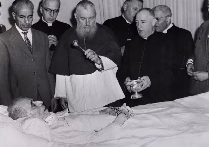 Pío XII fue declarado muerto el 9 de octubre de 1958. Pío XII fue declarado muerto el 9 de octubre de 1958.