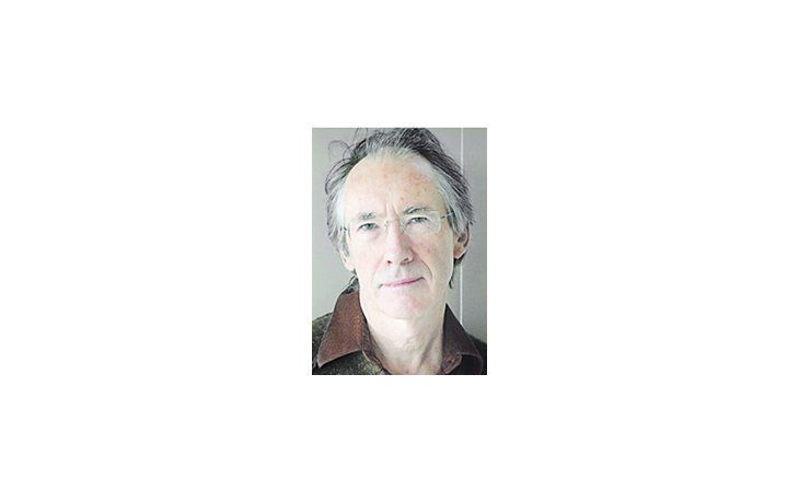 Ian McEwan condenó políticas israelíes al recibir el premio Jerusalén, en presencia de Shimon Peres.