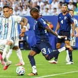 El exjugador brasileño Marcelo Vieira felicitó a Lopes Cabral por el premio.&nbsp;