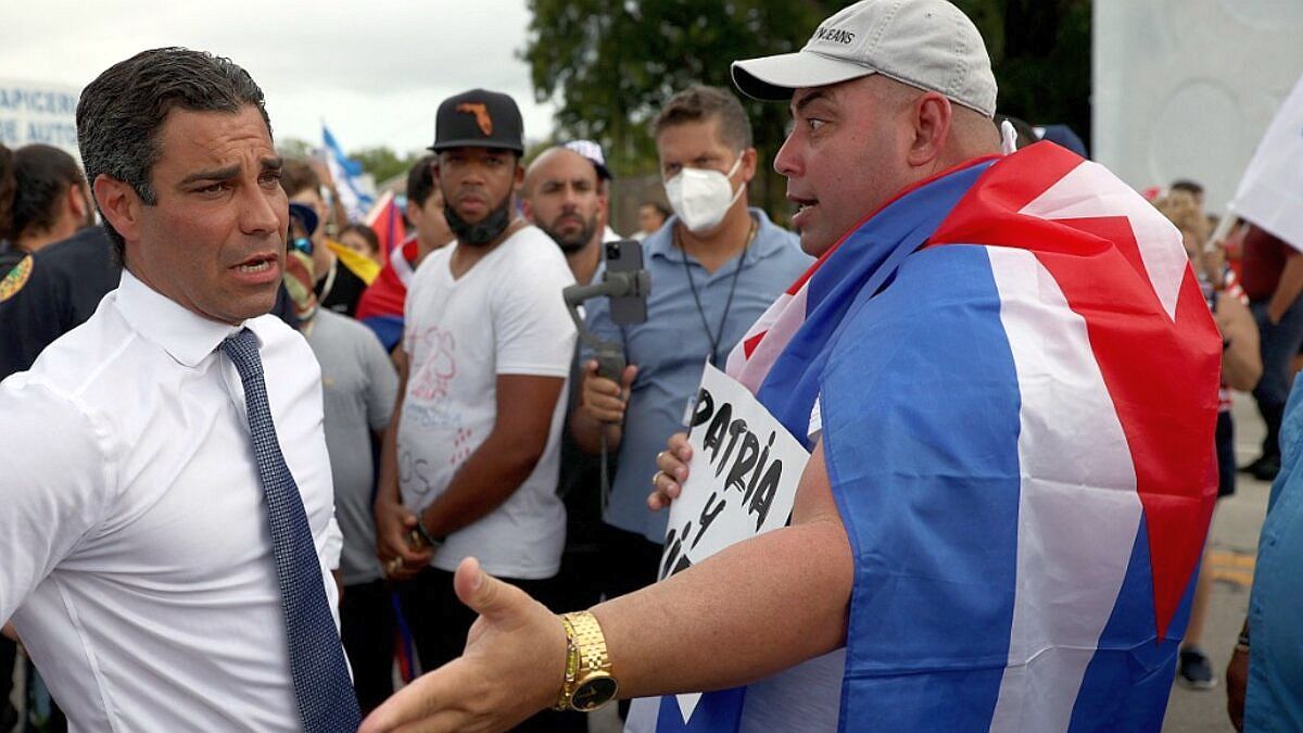 Miami’s Republican mayor finances his campaign for president with tickets to see Messi