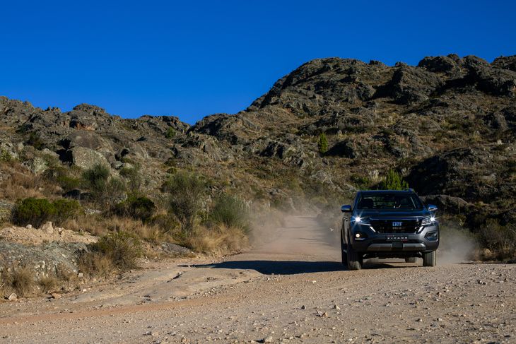Al estar equipada con un motor diésel Multijet 2.2 que entrega 200 caballos de potencia, la Titano permitió enfrentar tanto desplazamientos urbanos como las actividades antes mencionadas que requirieron de fuerza y tracción. Al estar equipada con un motor diésel Multijet 2.2 que entrega 200 caballos de potencia, la Titano permitió enfrentar tanto desplazamientos urbanos como las actividades antes mencionadas que requirieron de fuerza y tracción.