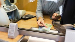 Cada 6 de noviembre las sucursales físicas de los bancos cierran en Argentina. Cada 6 de noviembre las sucursales físicas de los bancos cierran en Argentina.