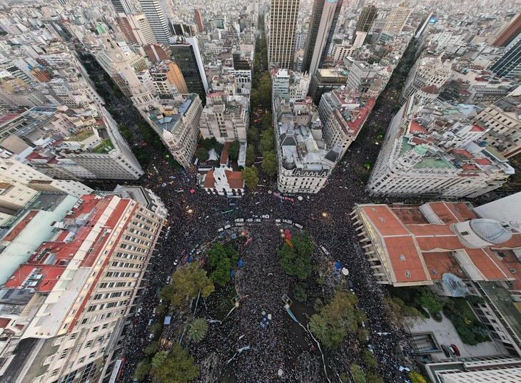 La masiva marcha universitaria del 23 de abril.