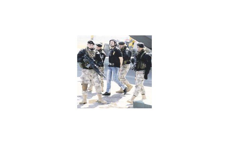 ámbito.com | Luego de su detención en Foz de Iguazú, Pérez Corradi fue trasladado a Asunción del Paraguay en medio de un fuerte operativo de seguridad.
