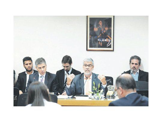 Roberto Feletti presidió ayer otra sesión de la Bicameral que investiga la apertura de cuenta en la sucursal del HSBC en Suiza. Anunció que se pidió a la Justicia citar por la fuerza a la empresa Cablevisión.