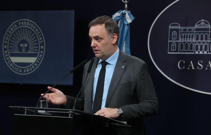 Manuel Adorni: Somos humanos y cometemos errores.