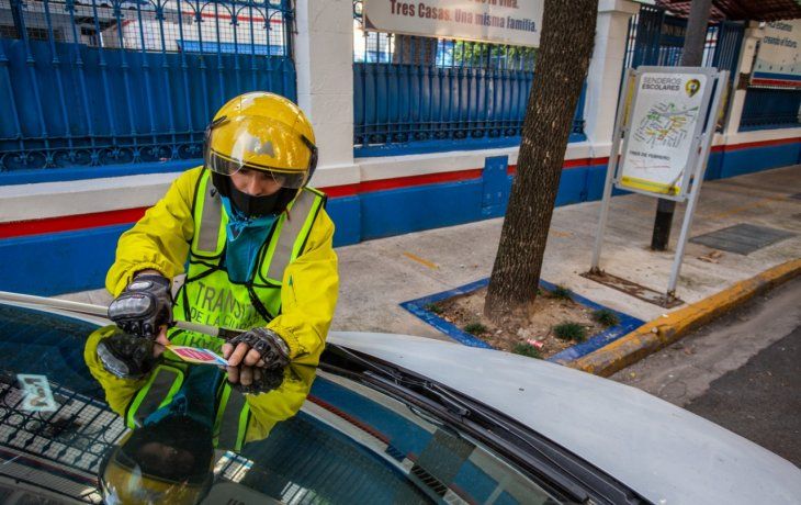 Ciudad permitirá estacionar en ambos lados de la calle las 24 horas en zonas residenciales