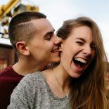 La razón por la que se muerde a alguien que queremos. La razón por la que se muerde a alguien que queremos.