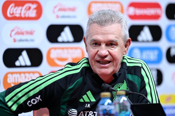 Javier Aguirre dio todo su apoyo a Rafa Márquez y aseguró que se quedará dirigiendo al Tri luego del Mundial porque se siente feliz. Javier Aguirre dio todo su apoyo a Rafa Márquez y aseguró que se quedará dirigiendo al Tri luego del Mundial porque se siente feliz.