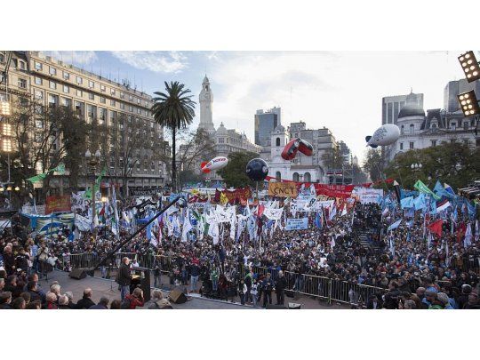 La protesta es organizada por la CTA, junto a agrupaciones kirchneristas y movimientos sociales y estudiantiles