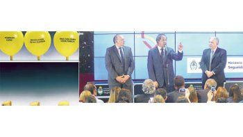 Mientras sigue su campaña de cercanía con caminatas y visitas, Daniel Scioli se anima a una serie de spot más jugados: en estas horas empezará a circular uno donde usa los globos del PRO para cuestionar promesas y posturas de su competidor, Mauricio Macri.