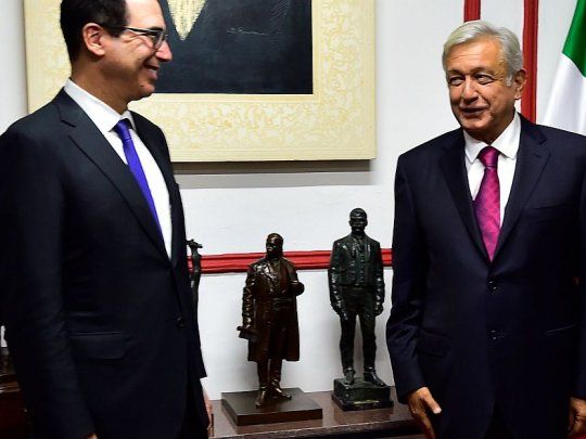 El secretario del Tesoro estadounidense, Steven Mnuchin, y el presidente mexicano, Andres Manuel Lopez Obrador.