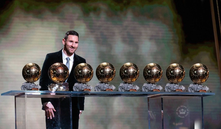 Lionel Messi with his 8 Ballon d'Ors Lionel Messi with his 8 Ballon d'Ors
