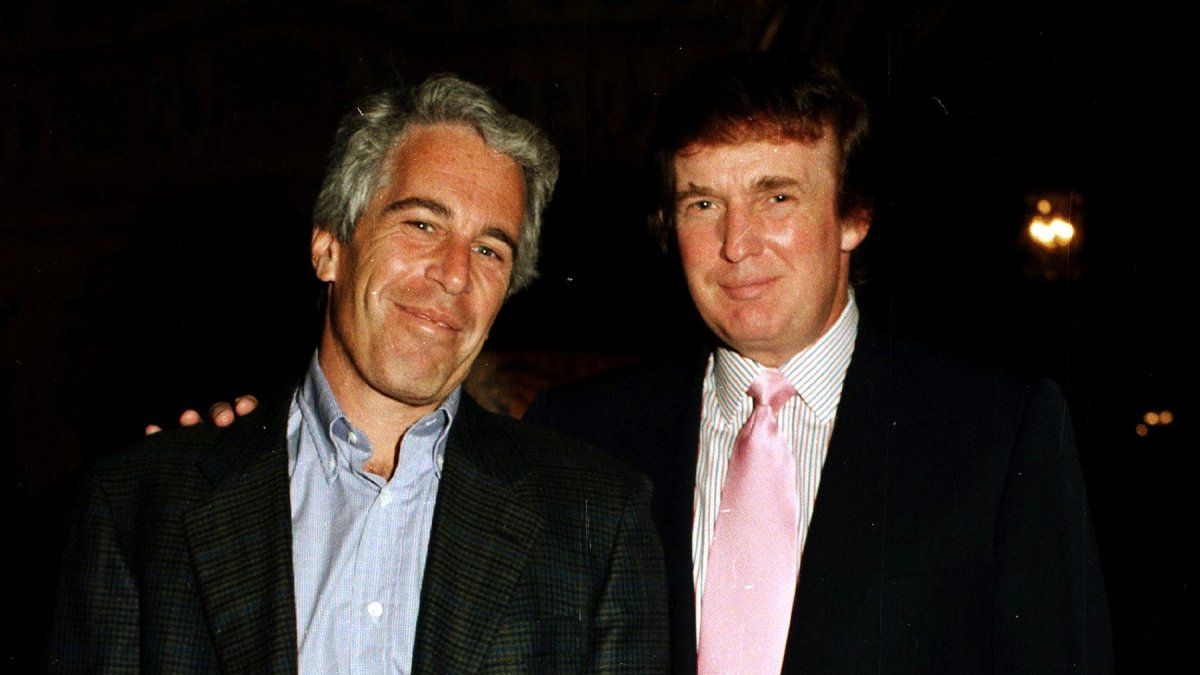 Caso Epstein: revelan una serie de fotos inéditas en las que aparece Donald Trump junto a varias mujeres Caso Epstein: revelan una serie de fotos inéditas en las que aparece Donald Trump junto a varias mujeres