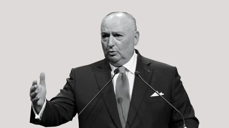 Con un patrimonio multimillonario, es uno de los hombres más ricos de Rusia. Con un patrimonio multimillonario, es uno de los hombres más ricos de Rusia.