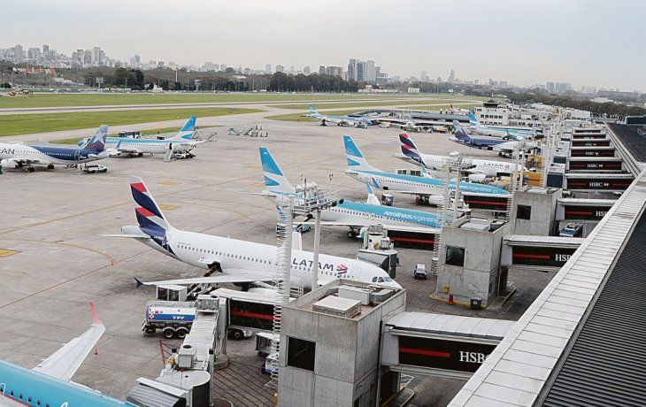 aseguran que viajar en temporada baja permite ahorrar 25% en pasajes de avion