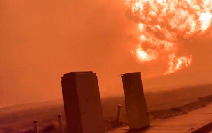 Captan una enorme bola de fuego en medio de los incendios en EEUU