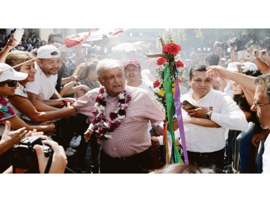 El hombre del momento. Andrés Manuel López Obrador, conocido como AMLO, se sobrepuso a la fuerte desconfianza del establishment y se dirige a un triunfo contundente en las elecciones mexicanas del domingo.