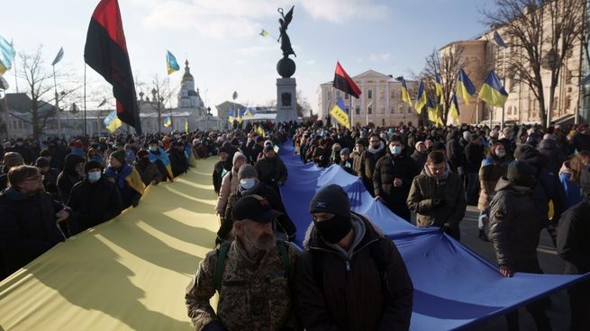 Grupos nacionalistas convocaron a una protesta contra Rusia en Járkov.