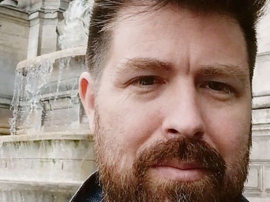 Scott. ”La memoria es un mar que arrojó a la playa unos guijarros, sin que sepamos bien la razón”.